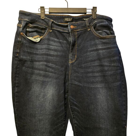 Judy Blue Dark Wash Skinny Jeans - Stylish and Flattering - Picture 3 of 6